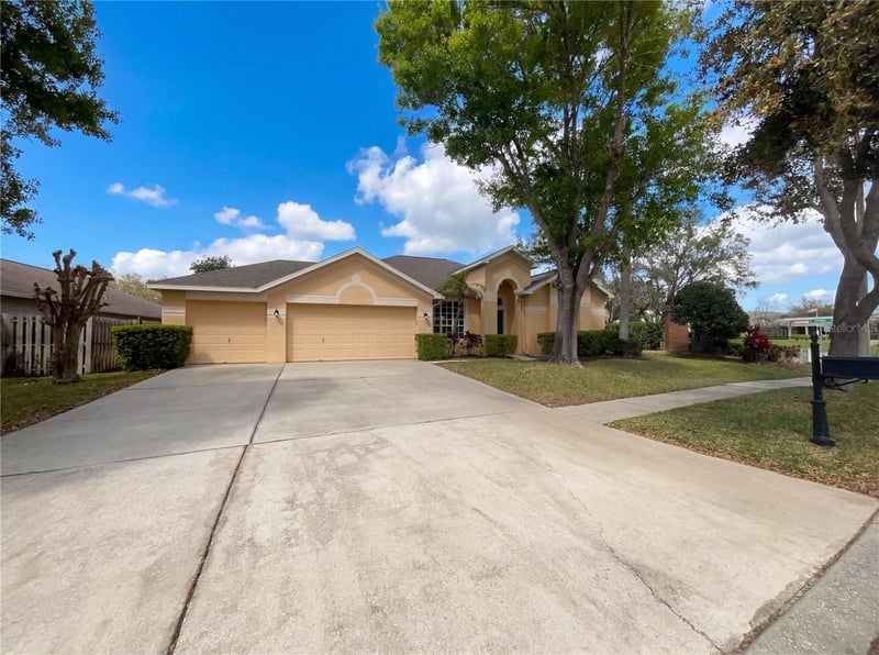 10101 Kingsbridge Ave, Tampa, FL 33626