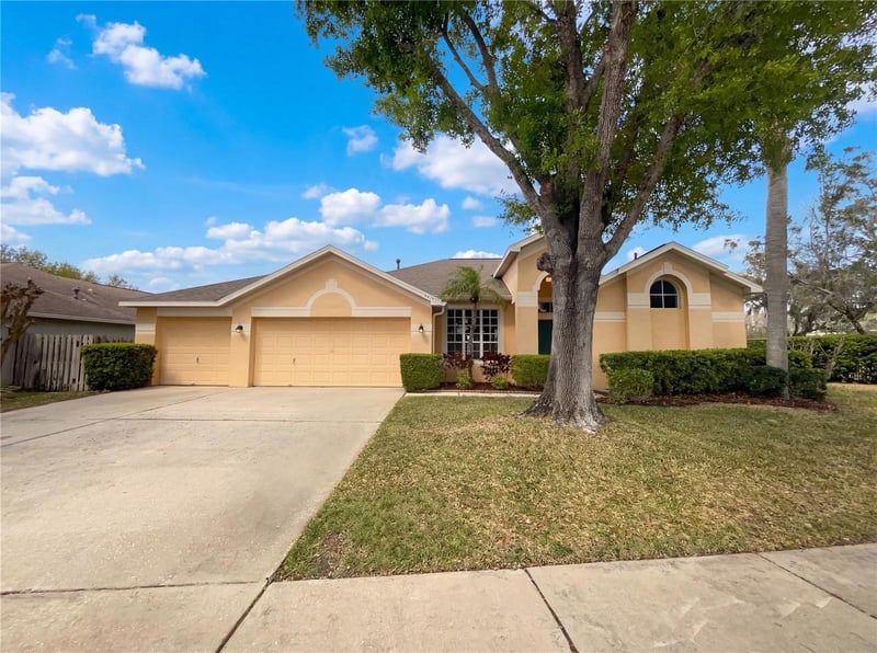 10101 Kingsbridge Ave, Tampa, FL 33626