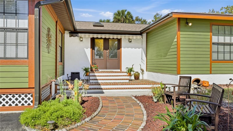 906 Tropical Dr, Bradenton, FL 34208