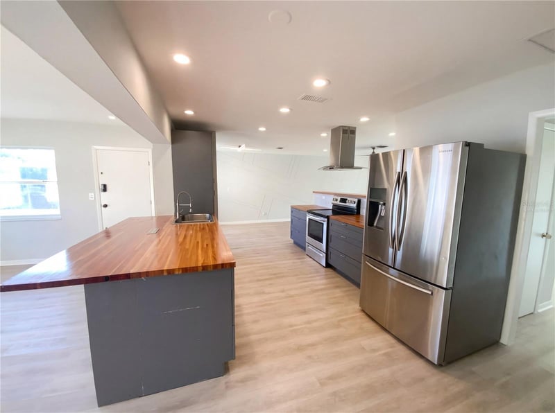 408 Ocean Ct, Clearwater, FL 33756