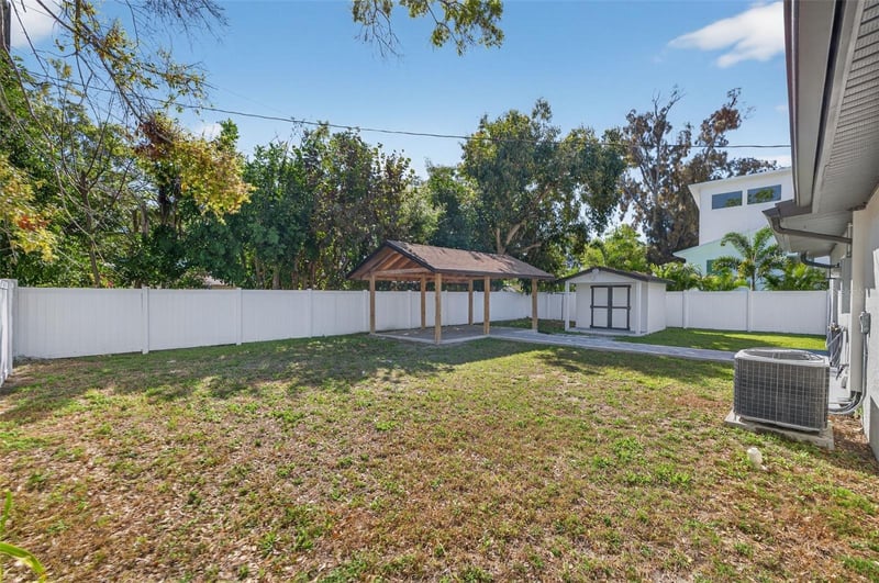 4420 Pompano Dr, St Petersburg, FL 33705