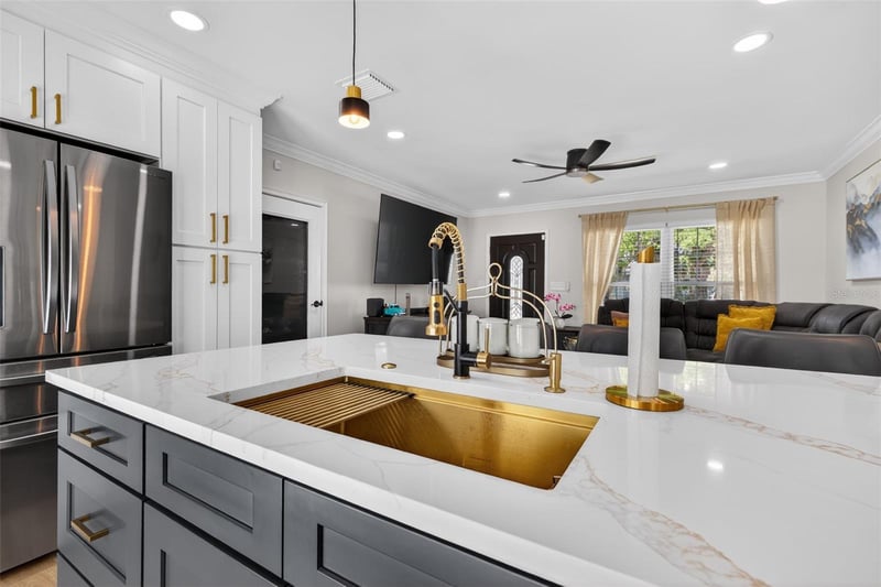 4420 Pompano Dr, St Petersburg, FL 33705