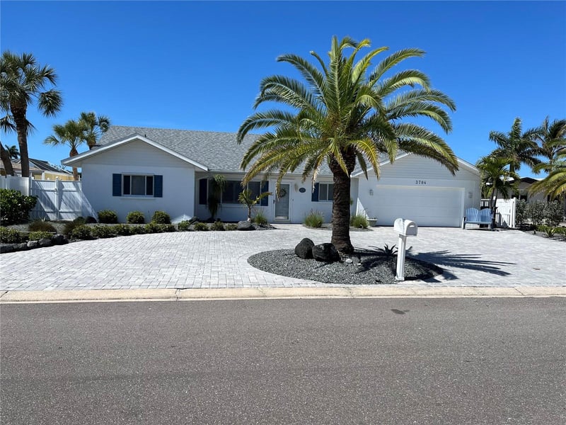 3704 100th St, Bradenton, FL 34210