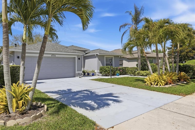 6726 Country Club Ln, Sarasota, FL 34243