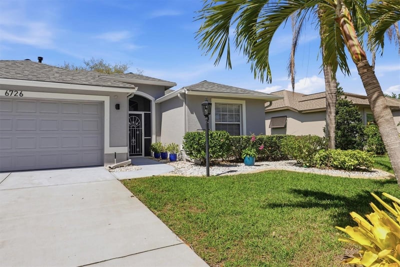 6726 Country Club Ln, Sarasota, FL 34243