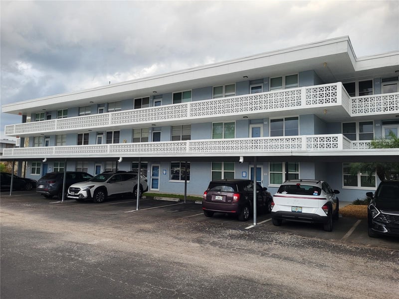 4895 Bay St #212, St Petersburg, FL 33703
