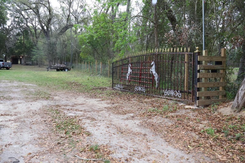 18240 Mount Olive Dr, Dade City, FL 33523