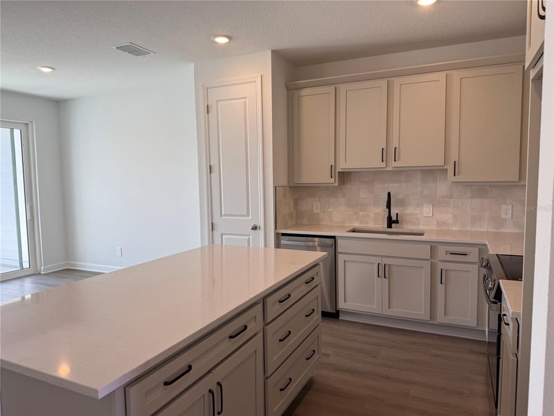7614 Deer Valley Cir, Tampa, FL 33635
