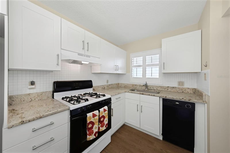 2850 59th St #204, Gulfport, FL 33707