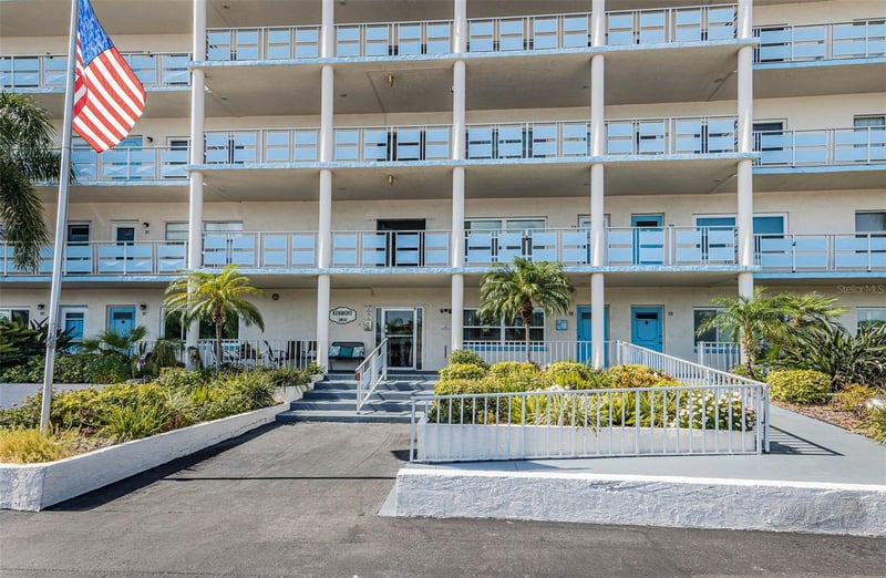 2850 59th St #204, Gulfport, FL 33707