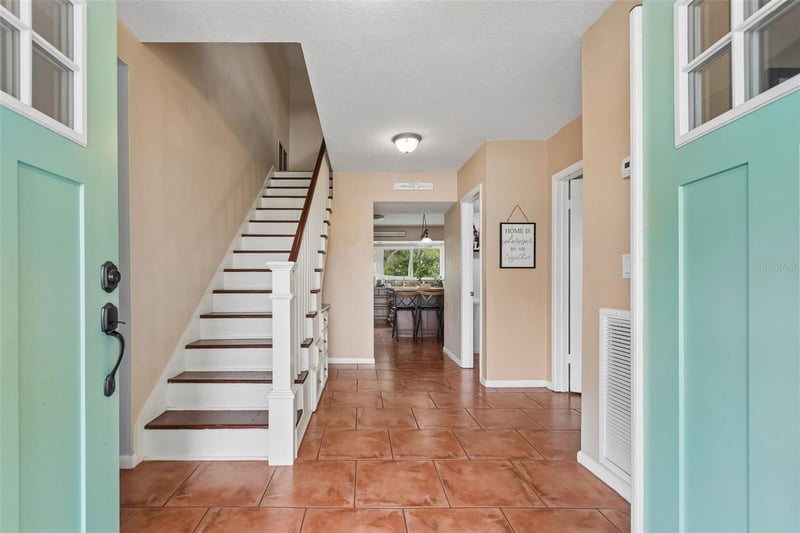 6815 Mitchell Cir, Tampa, FL 33634