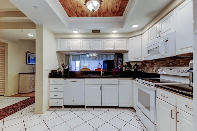 6205 Shoreline Dr #1304, Seminole, FL 33708