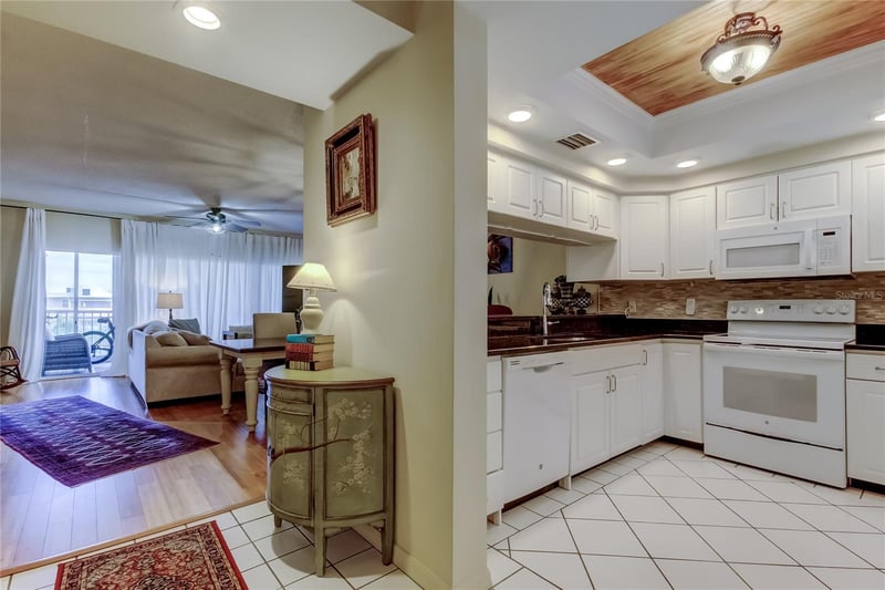 6205 Shoreline Dr #1304, Seminole, FL 33708