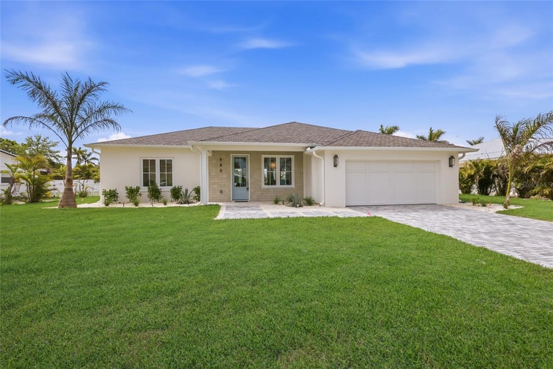 680 Key Royale Dr, Holmes Beach, FL 34217