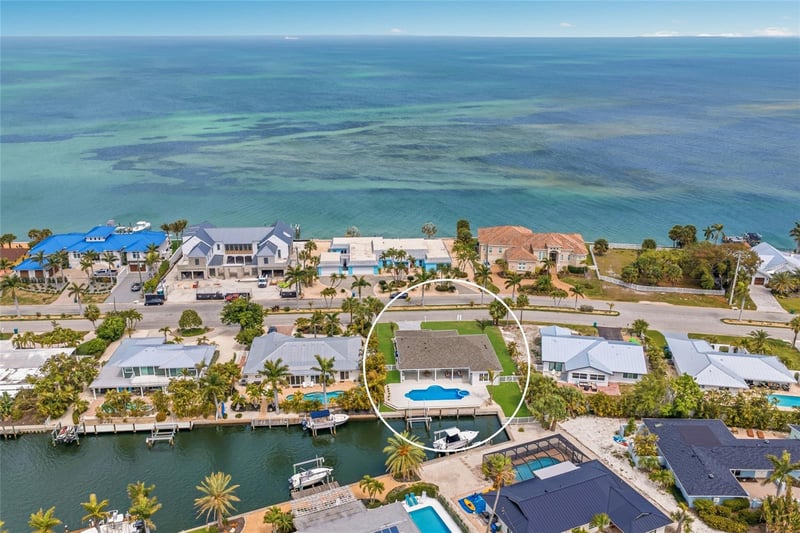 680 Key Royale Dr, Holmes Beach, FL 34217