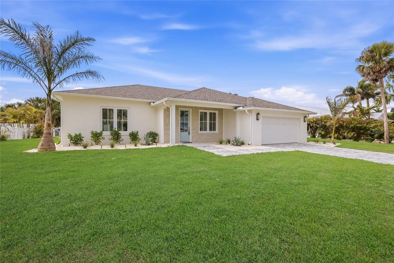 680 Key Royale Dr, Holmes Beach, FL 34217