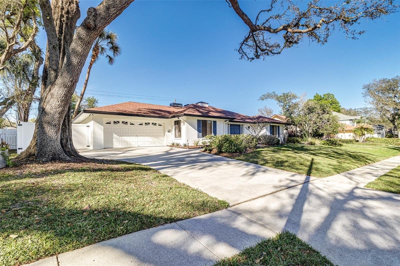 6308 Queensway Dr, Temple Terrace, FL 33617