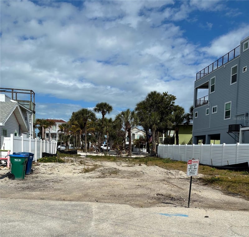 104 1st St, Bradenton Beach, FL 34217