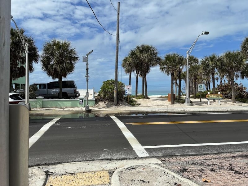 104 1st St, Bradenton Beach, FL 34217