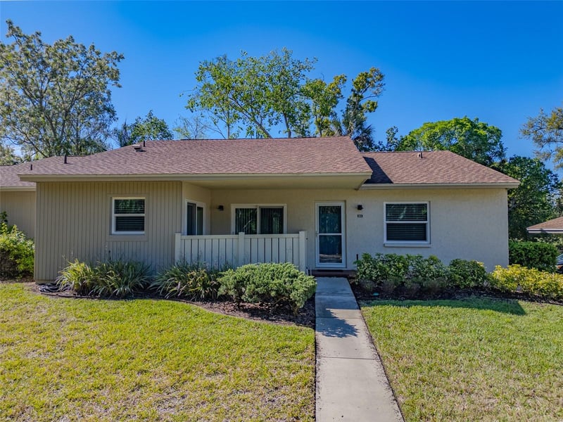 600 Woodlands Dr, Oldsmar, FL 34677
