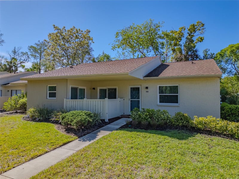 600 Woodlands Dr, Oldsmar, FL 34677