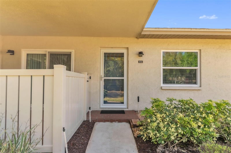 600 Woodlands Dr, Oldsmar, FL 34677