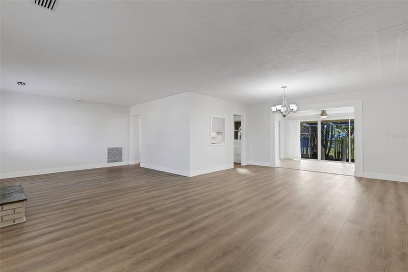 7912 Garden Dr, St Petersburg, FL 33710