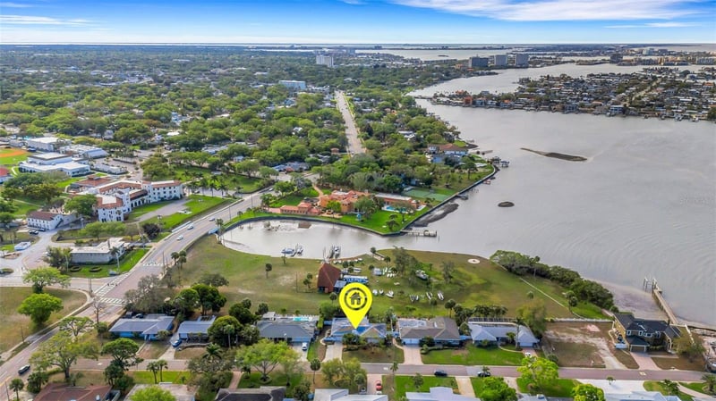 7912 Garden Dr, St Petersburg, FL 33710