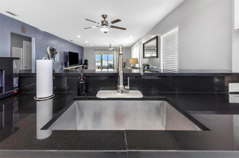 1819 Shore Dr #318, South Pasadena, FL 33707