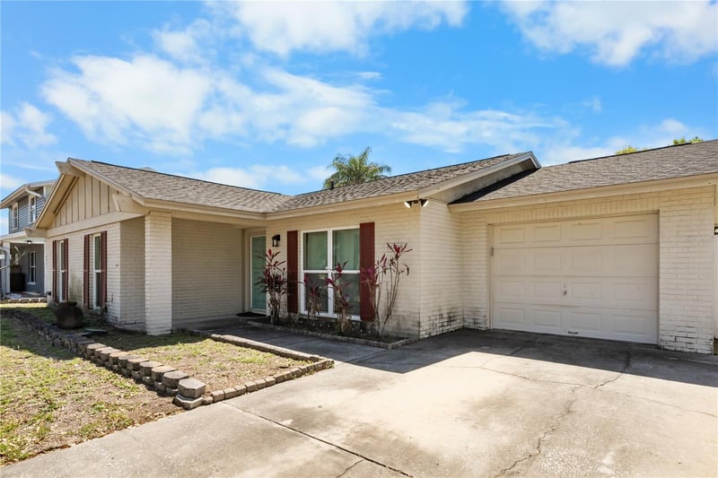 6908 Spanish Moss Cir, Tampa, FL 33625