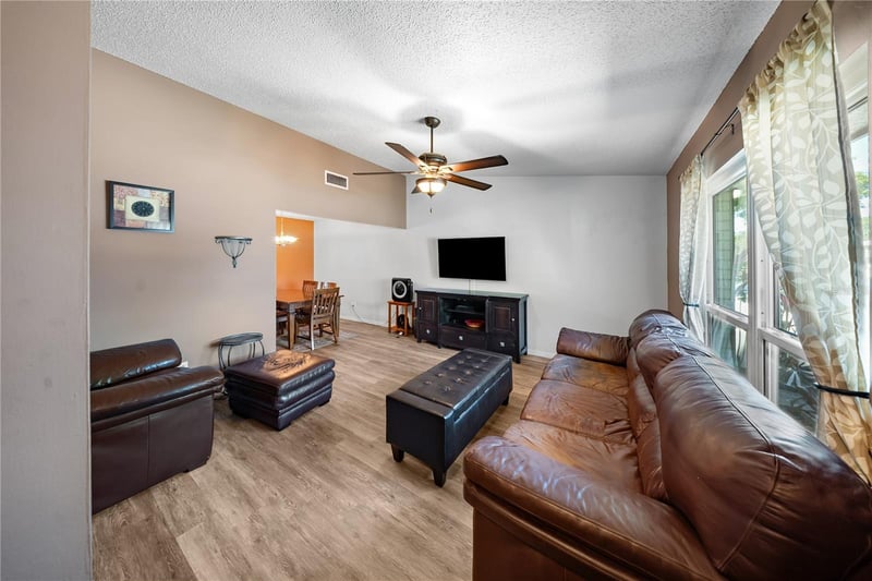 6908 Spanish Moss Cir, Tampa, FL 33625