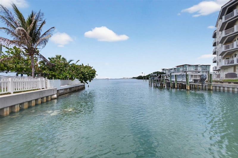 1866 Venetian Point Dr, Clearwater, FL 33755