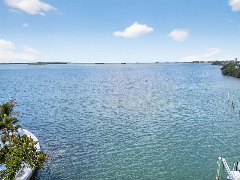 1866 Venetian Point Dr, Clearwater, FL 33755