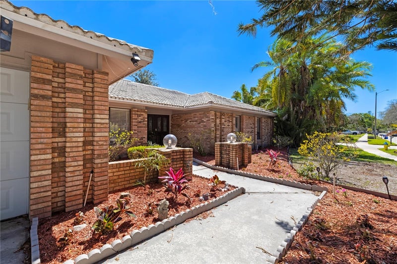 14947 Lake Forest Dr, Lutz, FL 33559