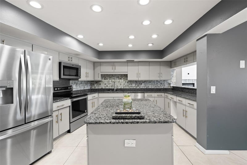 14947 Lake Forest Dr, Lutz, FL 33559
