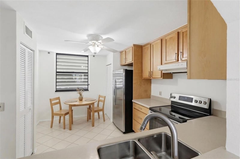211 Lakewood Dr #211, Bradenton, FL 34210