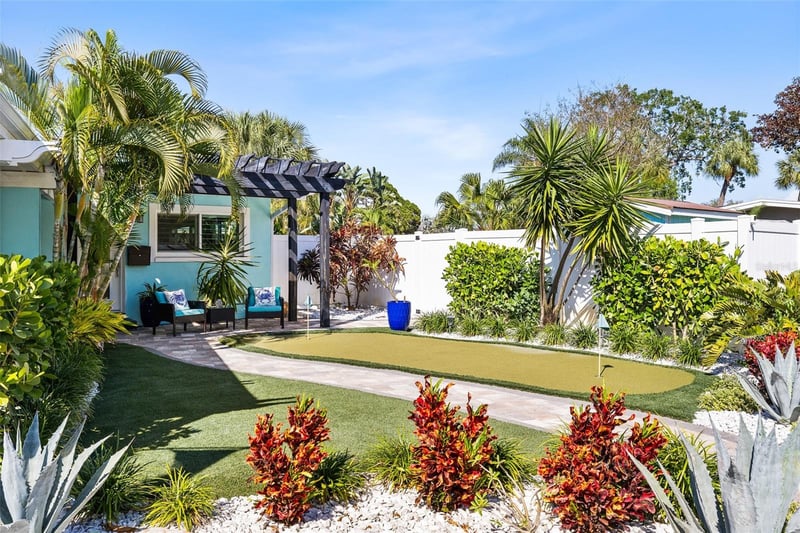 1567 Delaware Ave, St Petersburg, FL 33703