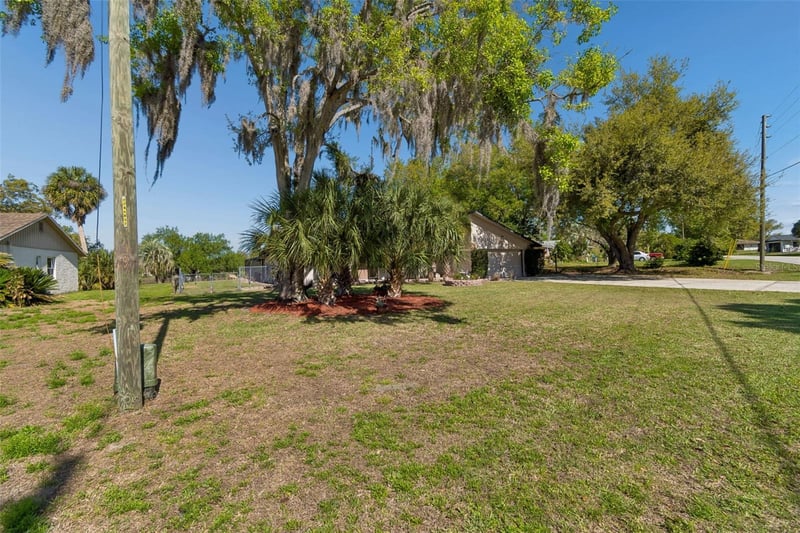 5059 Bernadette Dr, Zephyrhills, FL 33541
