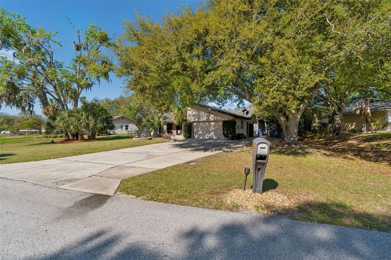5059 Bernadette Dr, Zephyrhills, FL 33541