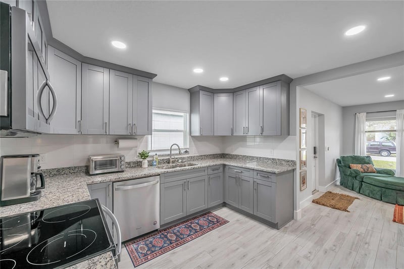2703 18th St, St Petersburg, FL 33712