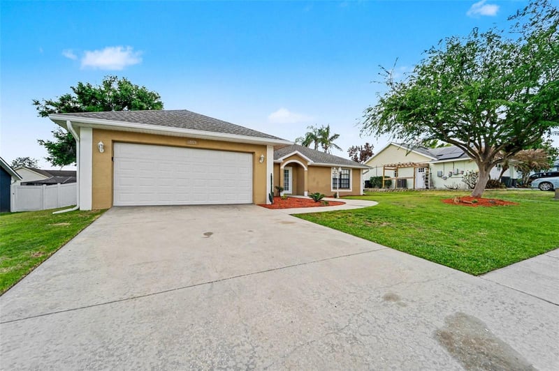 38820 Berta Dr, Zephyrhills, FL 33540