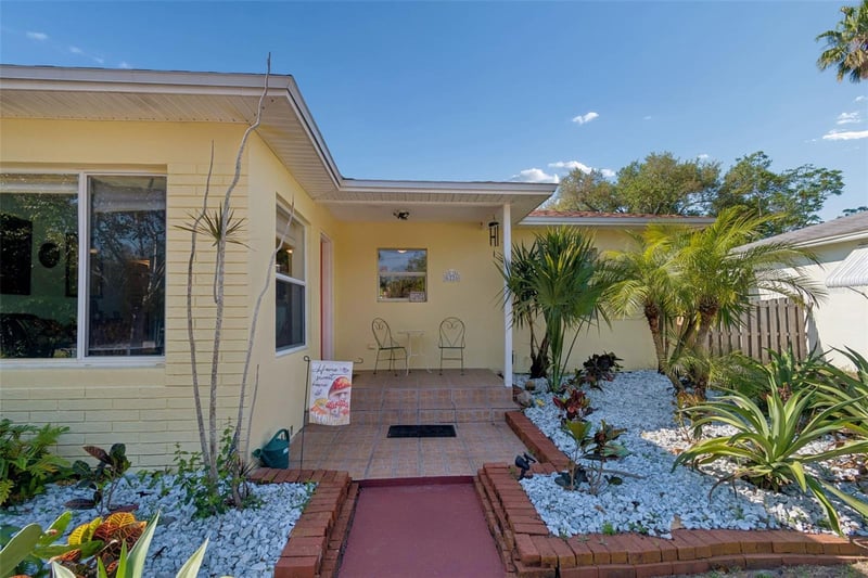 6226 8th Ave, Gulfport, FL 33707