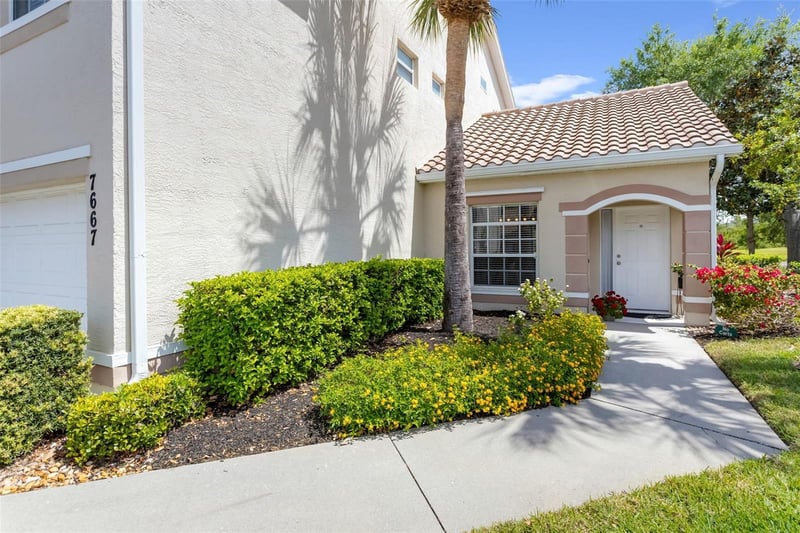 7667 Sweetbay Cir #11-102, Bradenton, FL 34203