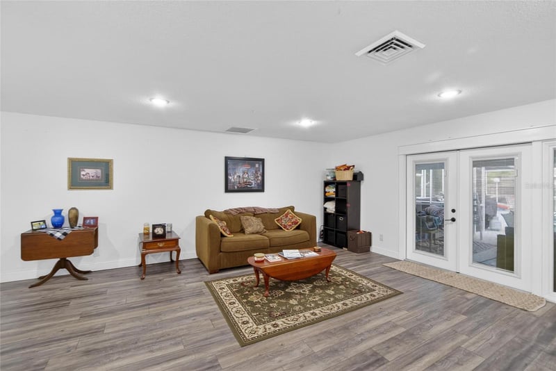 723 Pinedale Dr, Plant City, FL 33563