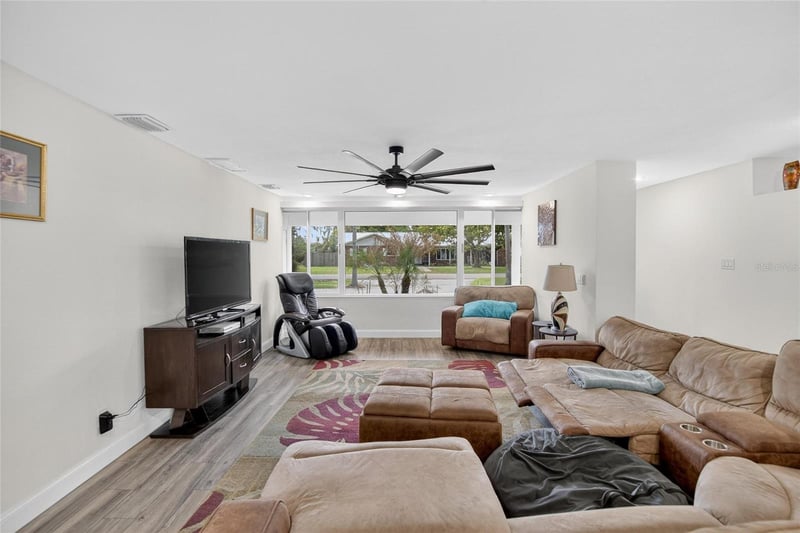 723 Pinedale Dr, Plant City, FL 33563