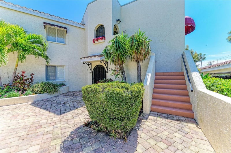 6101 34th St #3D, Bradenton, FL 34210