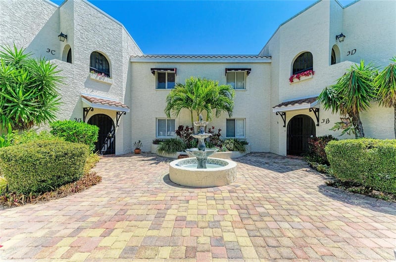 6101 34th St #3D, Bradenton, FL 34210
