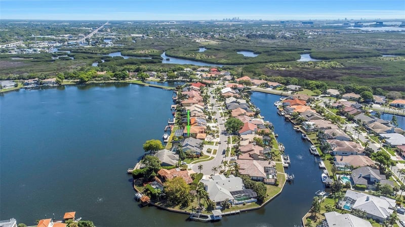 9821 Bay Island Dr, Tampa, FL 33615