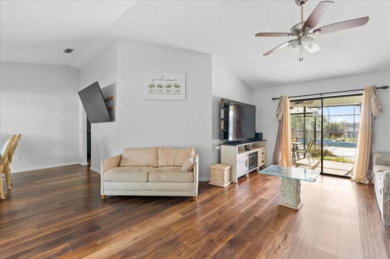 905 Stratford Manor Dr, Brandon, FL 33510
