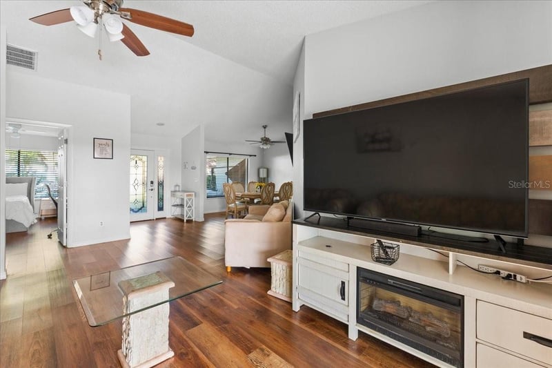905 Stratford Manor Dr, Brandon, FL 33510